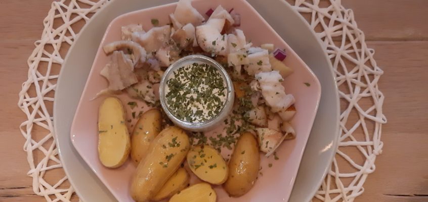 Rezept: Fisch-Fenchel-Birnenragout mit Ofenkartoffeln und Schmandmayo